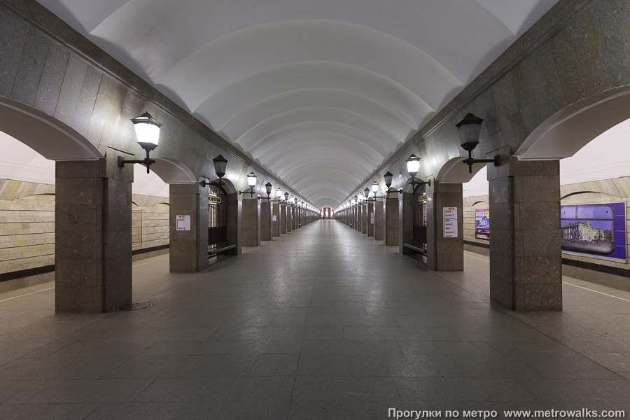 Станция Достоевская (Правобережная линия, Санкт-Петербург). Продольный вид центрального зала.