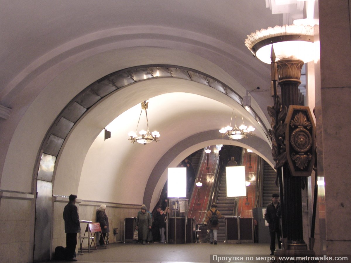 метро пушкинская фото внутри