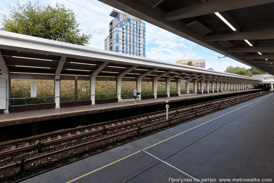 Станция Фили (Филёвская линия, Москва). Вид по диагонали.