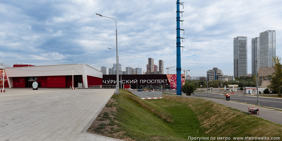 Станция Мичуринский проспект (Солнцевская линия, Москва). Общий вид окрестностей станции. Перекрёсток улицы Удальцова с Мичуринским проспектом.