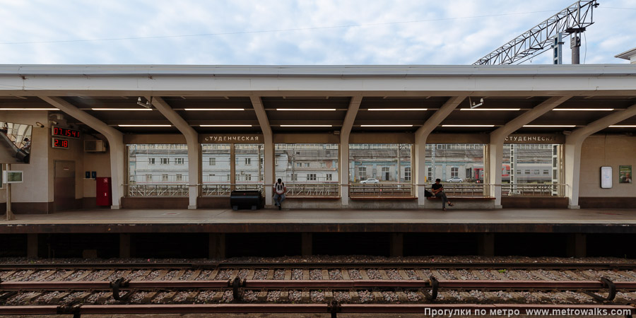 Станция Студенческая (Филёвская линия, Москва). Поперечный вид.