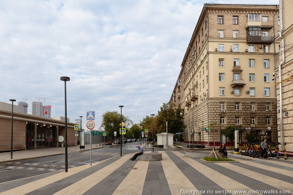 Фотография станции Студенческая (Филёвская линия, Москва). Общий вид окрестностей станции. Киевская улица у Можайского переулка.